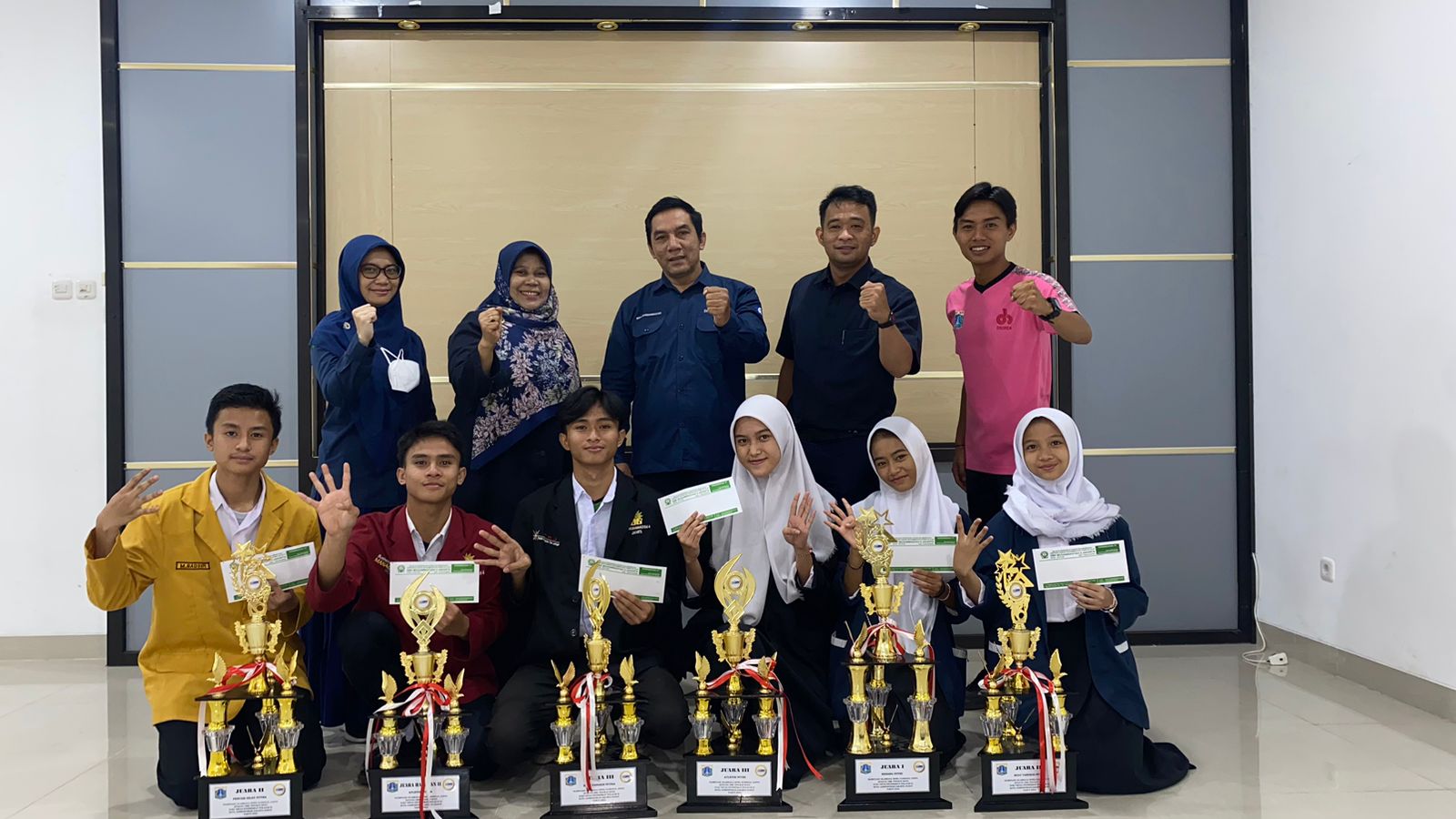 Para pemenang O2SN tingkat SLTA se- Jakarta Barat